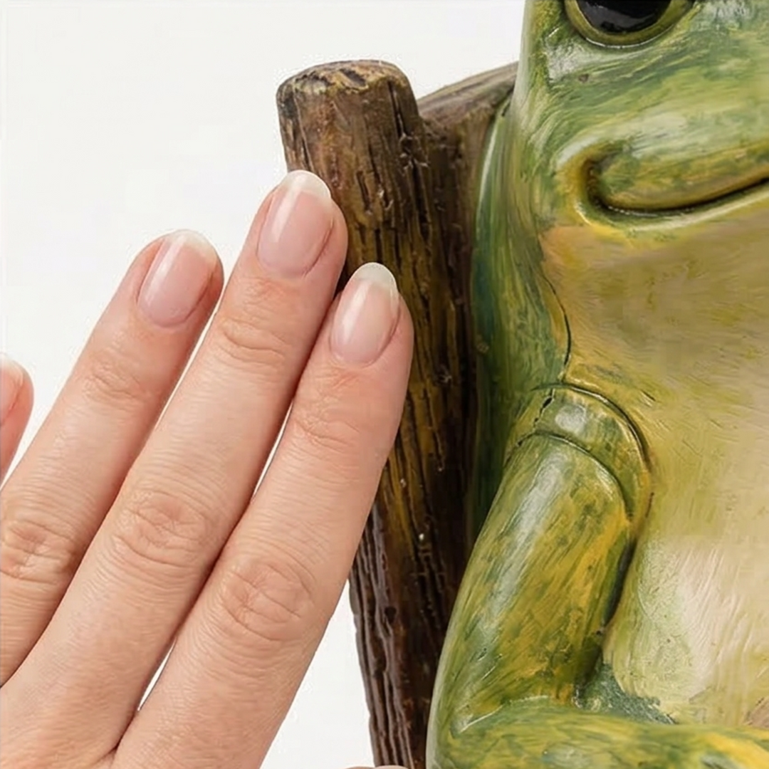 Glowfrog™ – Glowing Garden Frog in Rocking Chair