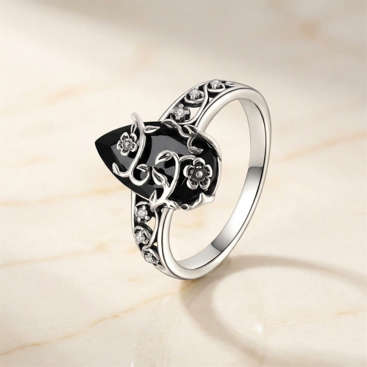 Noireva™ – Vintage Filigree Vine Ring