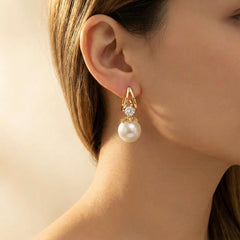 Lumara™ – Elegant Pearl Drops for Effortless Style