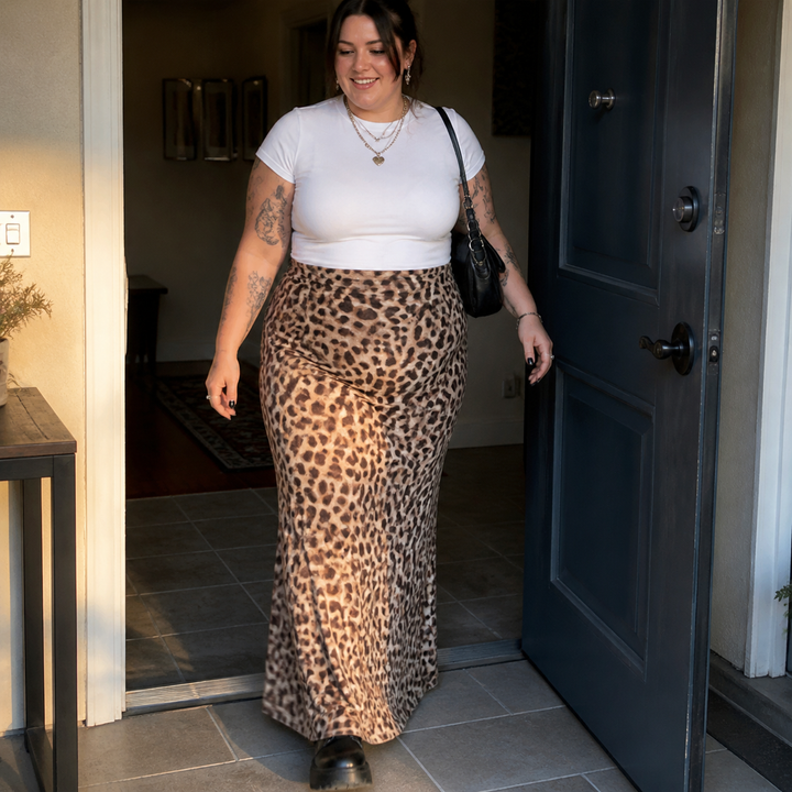 Velora™ – Curvy-Fit Leopard Print Maxi Skirt