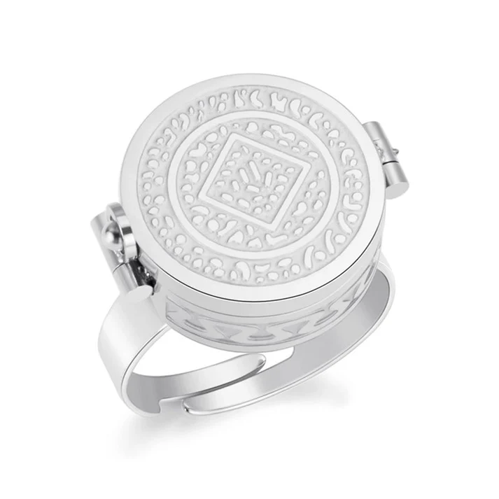 Perlina™ – Wearable Lip Balm Ring